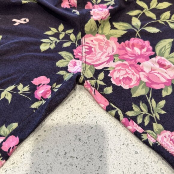 Lularoe Leggings OS Pink Roses Ribbon on Purple Breast Cancer Awareness BCA RARE - Picture 6 of 6